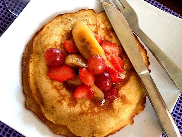 Pancakes and fruits|kristina de la cruzさん