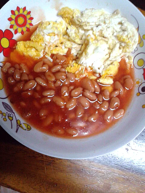 Scramble Egg with Baked Beans #yummy|amniWjhhさん