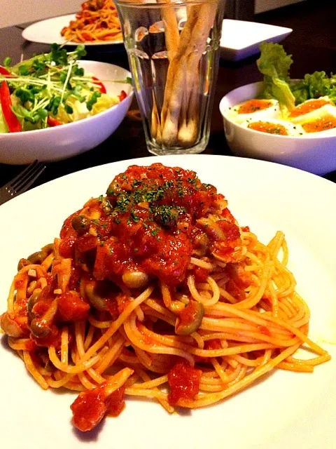 Snapdishの料理写真:しめじのトマトソースパスタ|パウパウさん