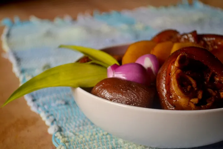 Philippine Adobo (Soyed Pork in Vinegar and Herbs)|Van Navarroさん