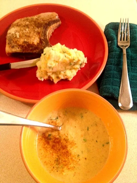 Roasted cauliflower and garlic soup, cheesy smashed taters, and seared dry rubbed pork chops|amyさん