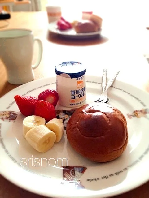 今日の並べただけ朝ごはんw|なおさん