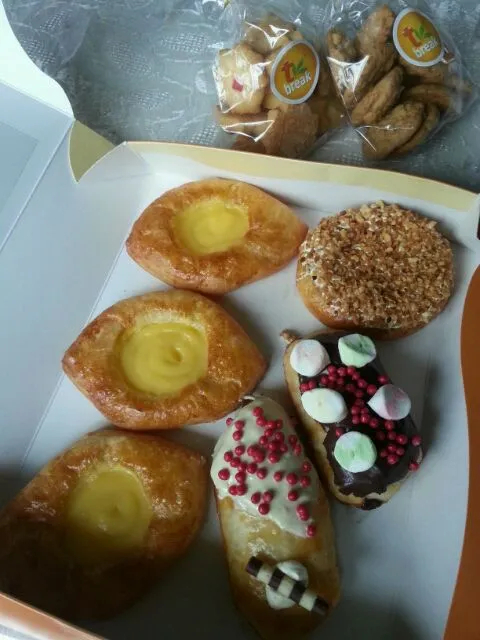 Snapdishの料理写真:Danish pastries & cookies from my favorite bakery|Mrs BNazさん