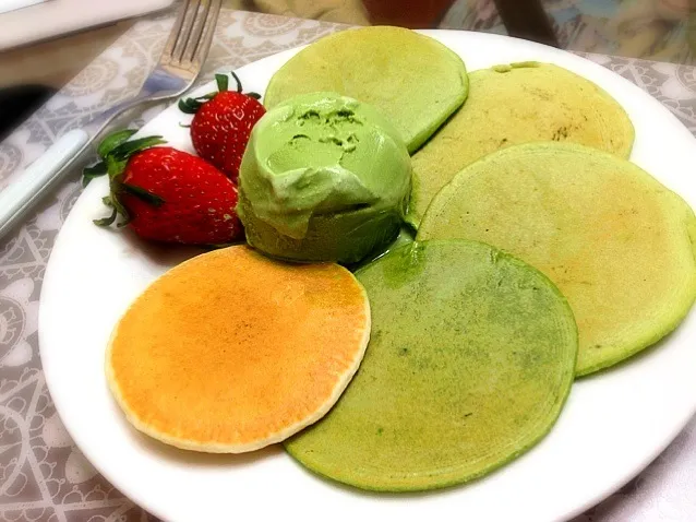 Green tea pancakes with Greentea ice-cream🍵🍦|PeonyYanさん