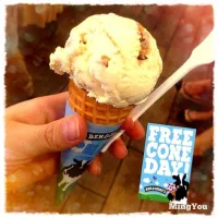 Ben & Jerry's FREE CONE DAY!! "Couch Potato"|みん(๑・‿・๑)さん