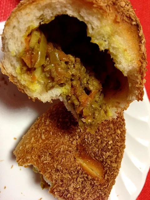 Snapdishの料理写真:揚げていないカレーパン❤ / non-deep-fried curry bun|鰻大好き❤さん