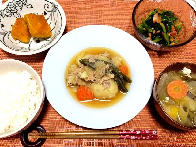 肉じゃが、南瓜の煮物、ほうれん草の納豆キムチ和え、豚汁♡|yuiさん