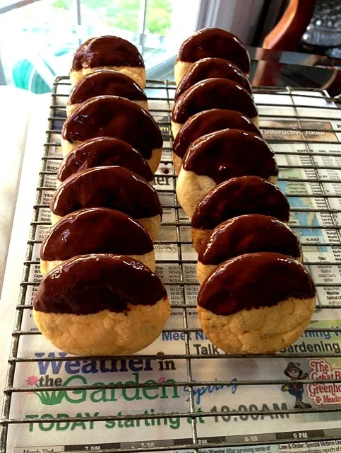 chocolate dipped lavander cookie|Leleさん