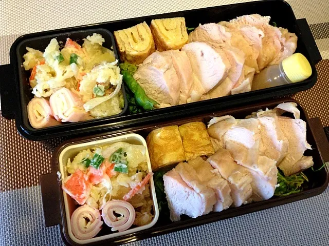 Snapdishの料理写真:お弁当♡鶏胸肉の塩茹で、卵焼き、ポテトサラダ、ハム＆チーズ巻き|ウサコさん