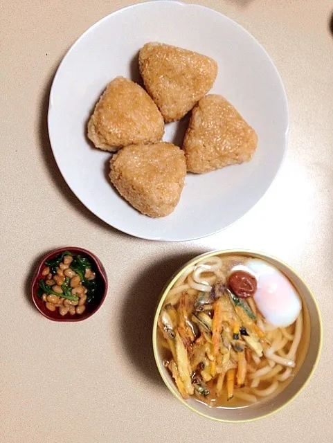 かき揚げ×梅かつお×温玉うどん、ほうれん草と納豆のおひたし、焼きおにぎり|yさん