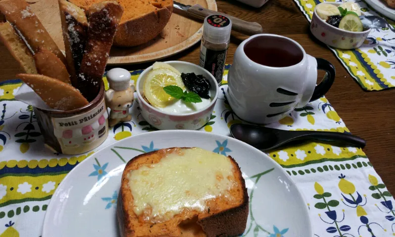 朝食(ＨＢでカゴメケチャップ&バジルトースト)|シェリリンさん