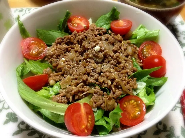 カゴメさんの そぼろ丼🍚|こいちさん