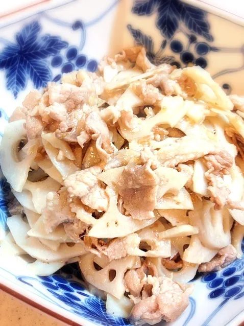 お手軽♪豚肉蓮根の塩＆醤油麹炒め|まうんてんさん