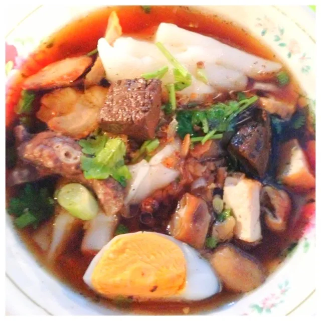 Snapdishの料理写真:ก๋วยจั๊บ ร้อนๆ|peawoatさん