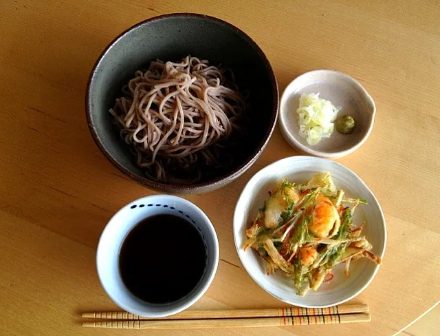 Snapdishの料理写真:蕎麦&海老と水菜のかき揚げ|らいちさん