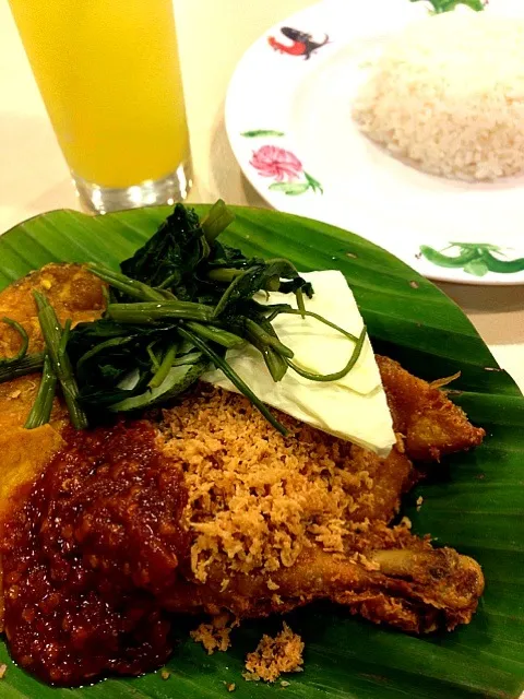 Ayam penyet + nasi|Funky Chefさん