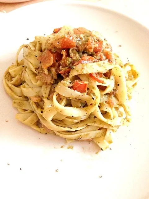 Snapdishの料理写真:Home made basil pesto fettuccine|Ayakaさん