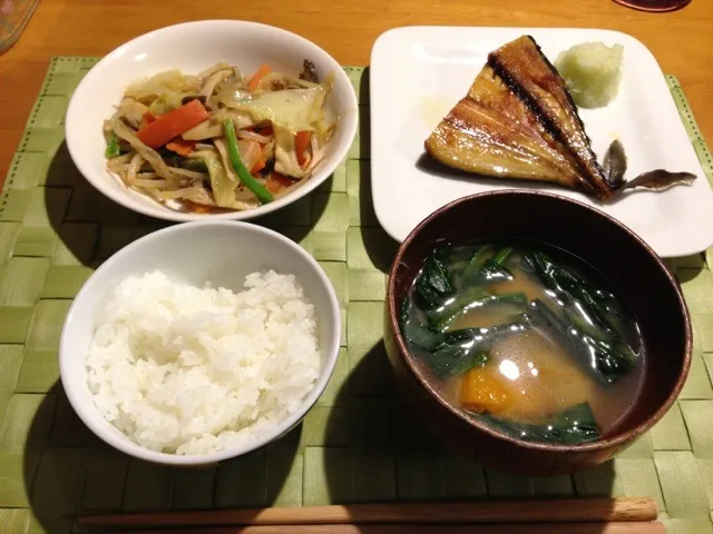 晩御飯 鯖の干物・肉味噌野菜炒め・かぼちゃとほうれん草のお味噌汁・白いご飯|よっしーさん