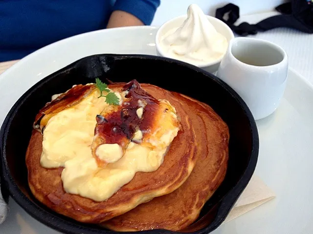 パンケーキ クリームブリュレとソフトクリーム添え|もりもり777さん