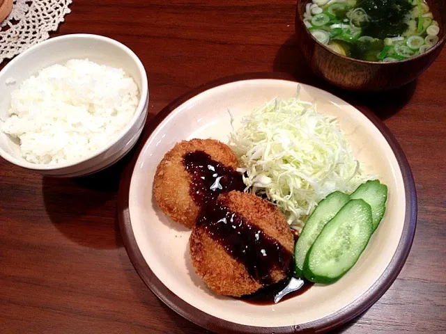 コロッケとワカメと豆腐の味噌汁|さやかさん