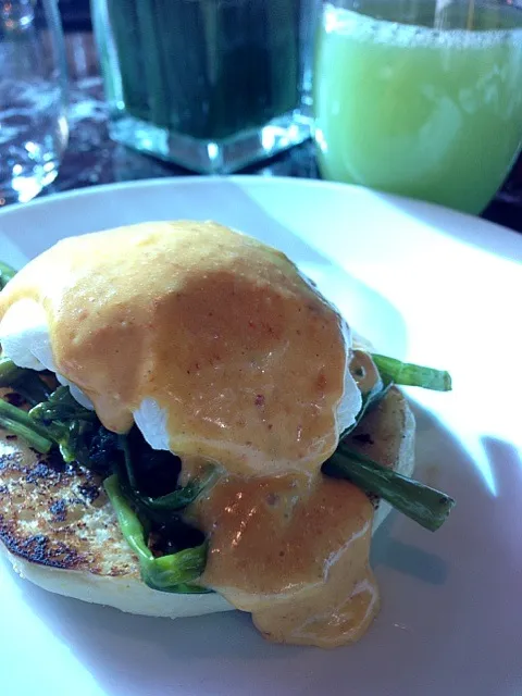 Special Thai Egg Benedict with Fresh Guava Juice|willklhさん