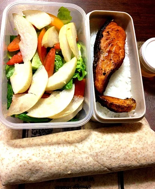 Pan-seared Salmon in butter, Pear salad with honey-lemon vinaigrette|kristina de la cruzさん