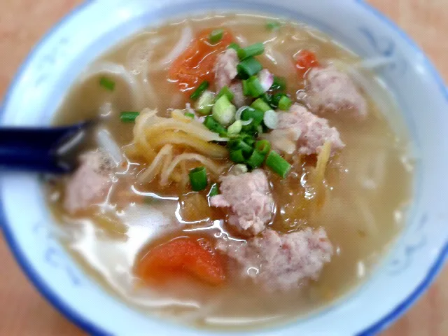 pork noodle cook with salt vege soup|Derbie Wongさん