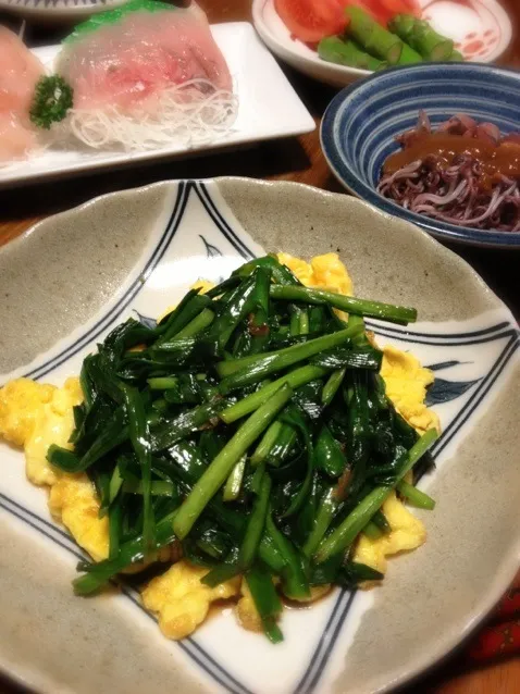 Snapdishの料理写真:ニラ玉、ホタルイカ酢味噌あえ、ホウボウ刺身、トマトとアスパラ|raku_darさん