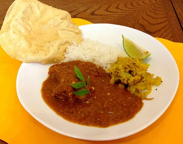 スパイスから作った！インドカレー、ポテトマサラ、パパダム|ぱぷりこさん