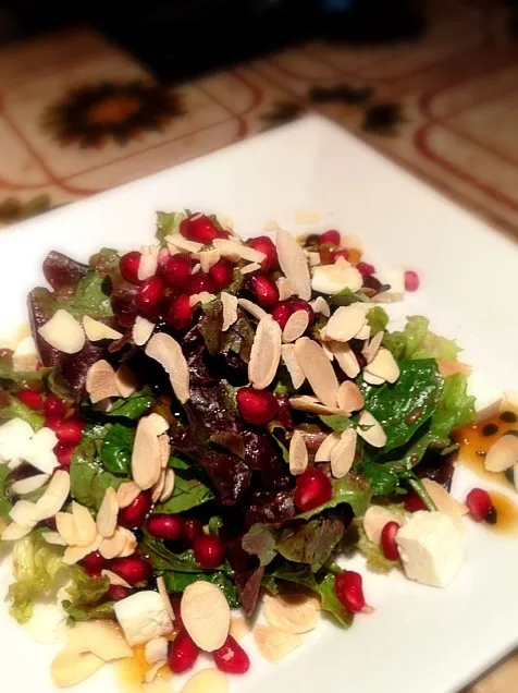 Snapdishの料理写真:Pomegranate Feta Salad|Pat Zaaさん