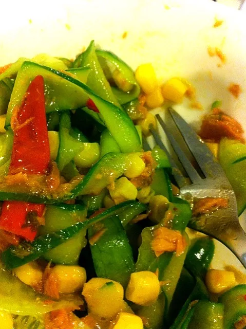 Salad of Japanese cucumber ribbons, chilli tuna and sweet corn|Shi Hoさん