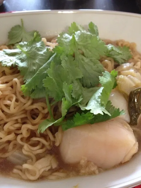 Instant noodles tarted up with scallops|Ong Sor Fernさん