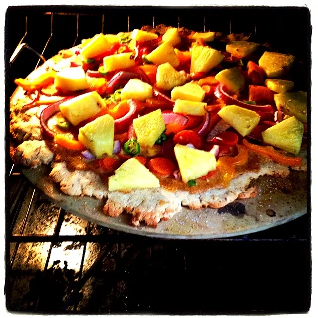 Snapdishの料理写真:Vegan gluten free coconut curry pizza|Natalieさん