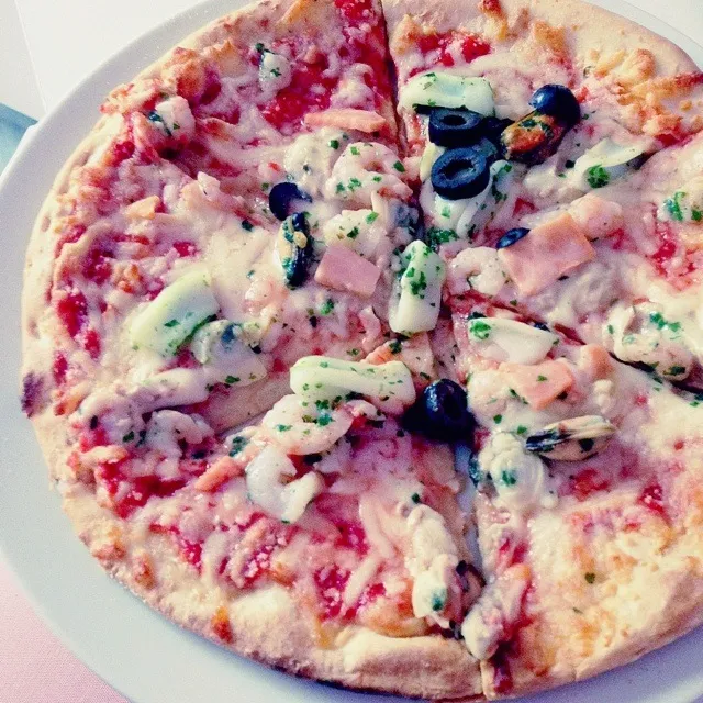 Snapdishの料理写真:Frutti di Mare pizza|Rianneさん