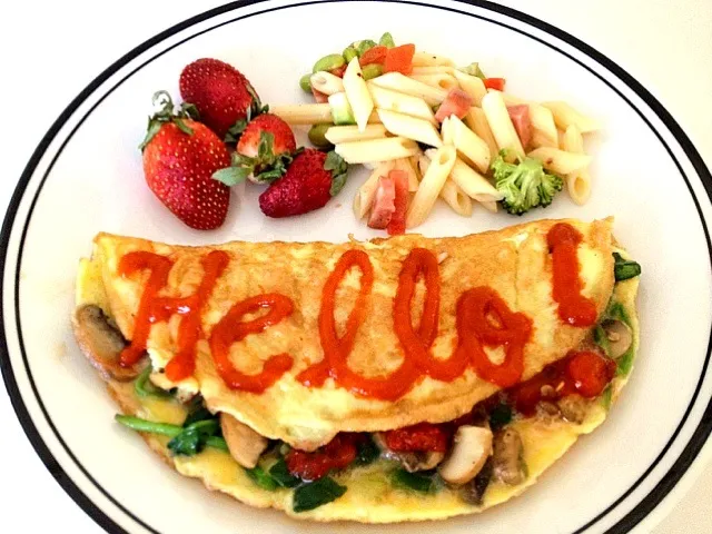 Breakfast omelet with pasta and strawberries.|Miranda ♪(´ε｀ )さん