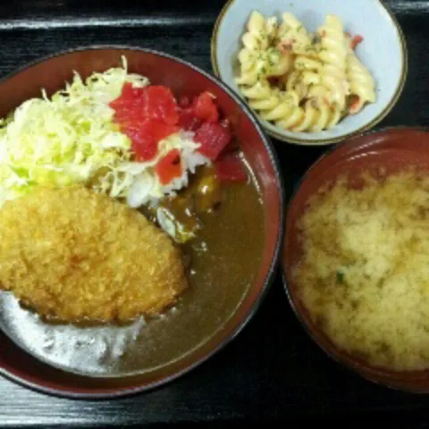 Snapdishの料理写真:メンチカツカレー丼|寝寝さん