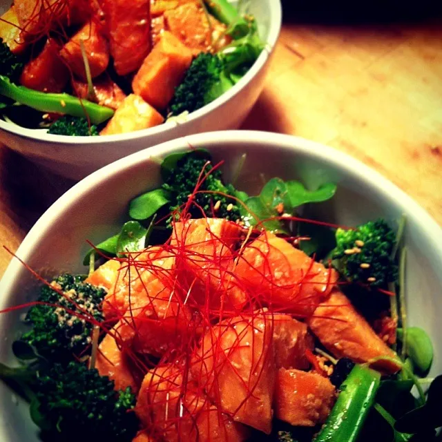 Salmon🐟, Veggies, and Kimchee over Rice🍚|tayukoさん