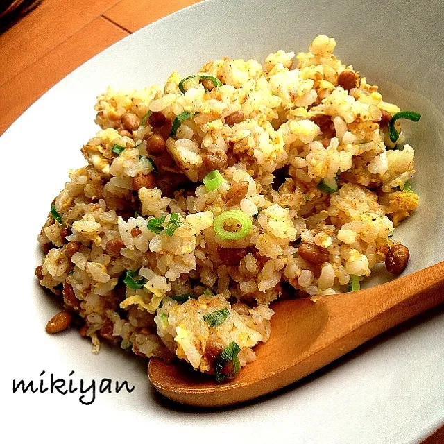 味覇で♡黒ごま納豆炒飯…|みきやん☺︎さん