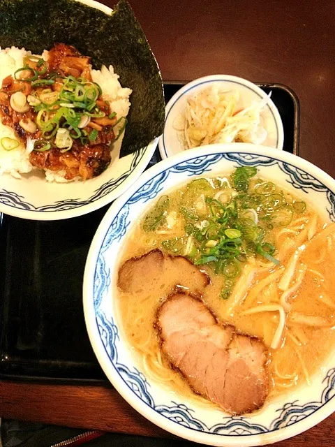 博多らあめん と チャーシューあんかけご飯|イノウエシンゴさん