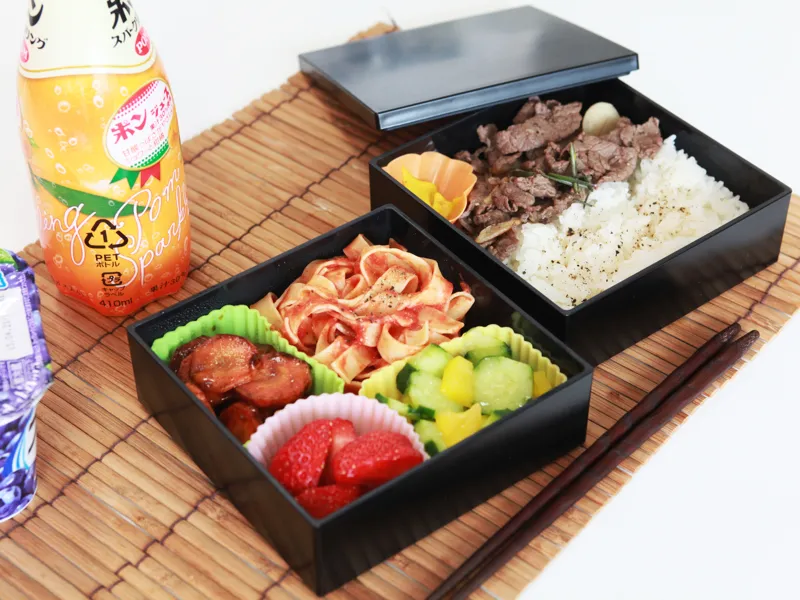 Today's bento lunch in our new Square Lunch black & black box.|Bento&co | 弁当箱専門店 京都さん