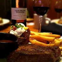 Snapdishの料理写真:8oz medium thick cut Victoria's Filet with Loaded Baked Potato and Aussie Fries. House Red.|Jerry Leeさん