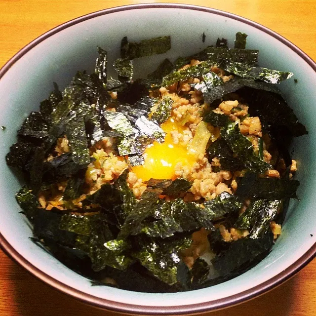 ピリ辛ネギ豚そぼろ丼🐷💜|原 舞知子さん