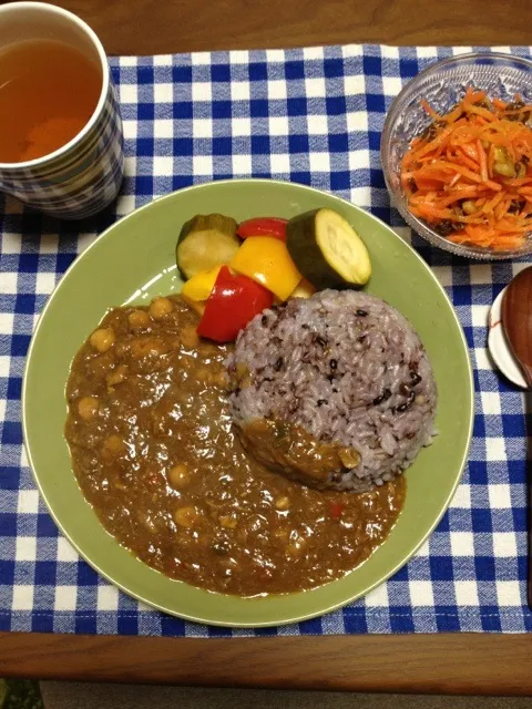鯖とヒヨコ豆のカレー、ピクルス添え|ありたさん