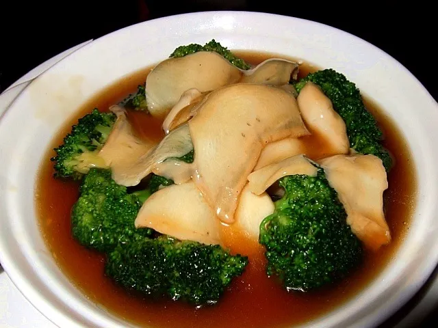 Snapdishの料理写真:Broccoli with Abalone|Yvonne Limさん