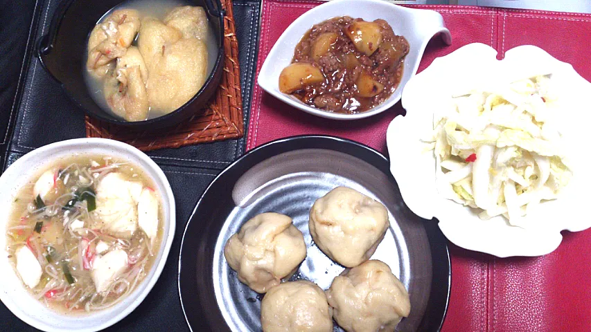 野菜たっぷり揚げ煮込み、ジャガイモのそぼろ炒め煮、中華饅、カニ餡掛け豆腐、白菜の漬物！|ママちゃんさん