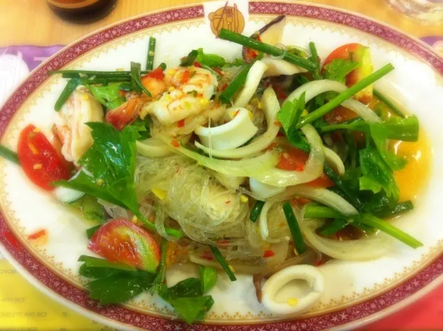 Spicy seafoods vermicelli salad Thai style|Lädÿ~Kikiëさん