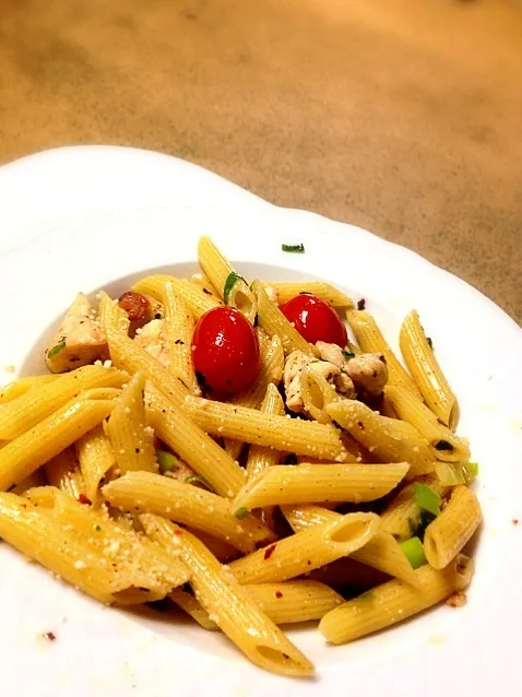 Penne con peperoncini e pollo|jonah osawaさん