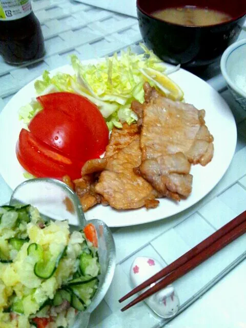 豚の生姜焼きとアンチョビ入りポテトサラダ|あきさん