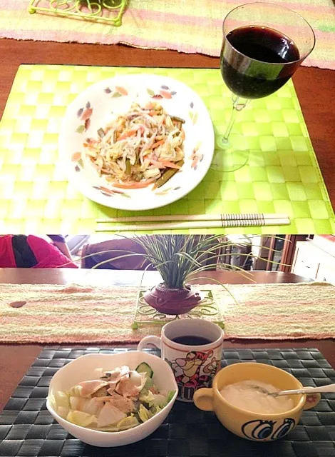 Snapdishの料理写真:もやし炒め&ワイン🍷|マニラ男さん