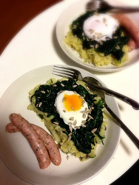 Sausages w/ spinach topped mashed potatoes + poached egg|Emi Chiba-Smithさん